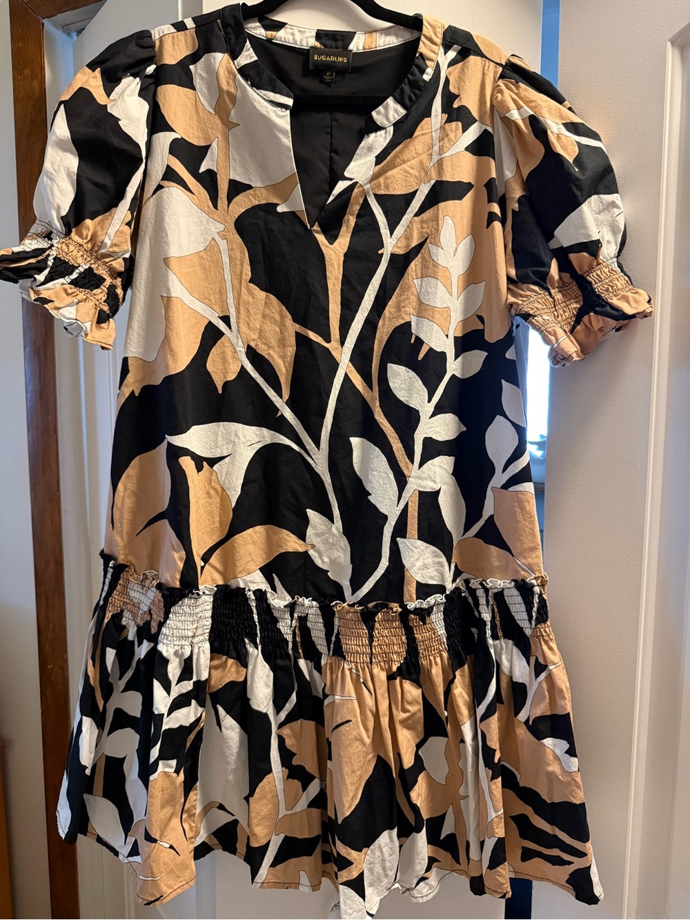 Sugar lips women’s size 2X Black & Tan Floral Puff-Sleeve Dress